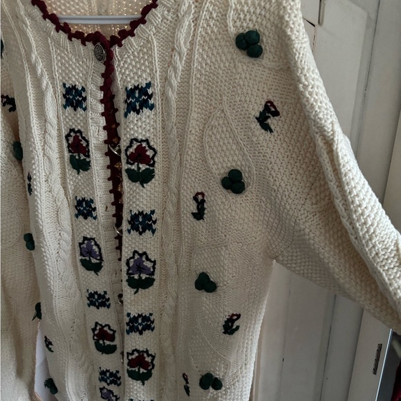 Willow Ridge Vintage Cardigan with Floral Embroidery - Picture 2 of 4